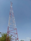 브라켓과 직류 전기로 자극된 철재 앵글 관모양 텔레콤 안테나 타워