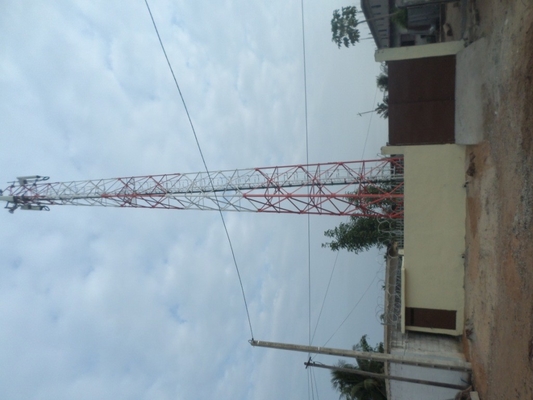 110KV 안테나 원거리 통신 타워는 각도 철골 레이더 구조를 활성화했습니다